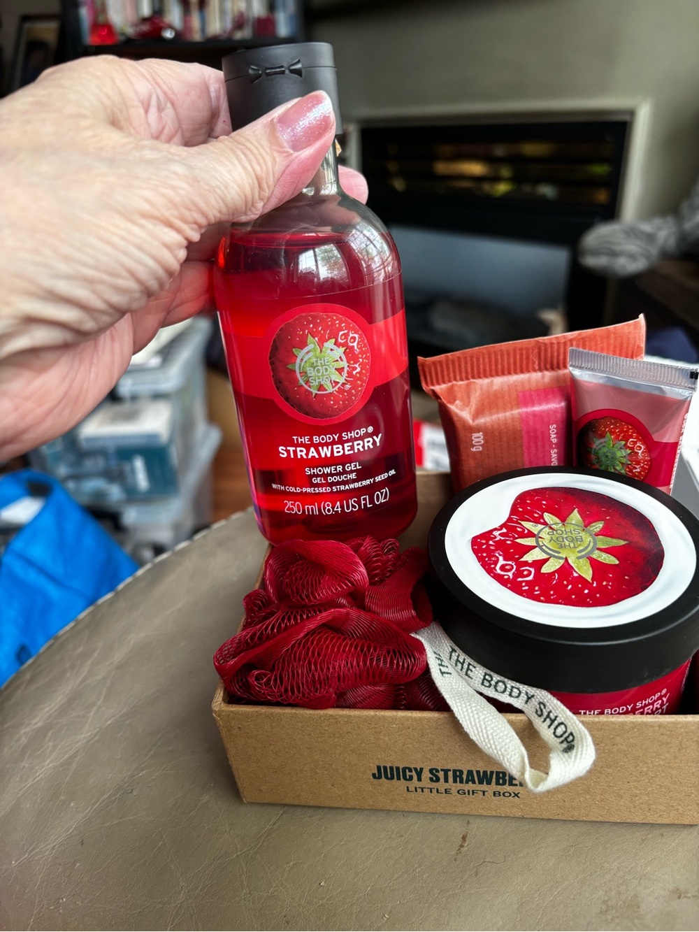 The Body Shop Juicy Strawberry Little Gift Box Bath & Body Set.  New! - Picture 3 of 11